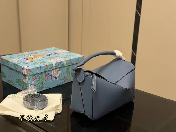 LOEWE size：29*19cm--12